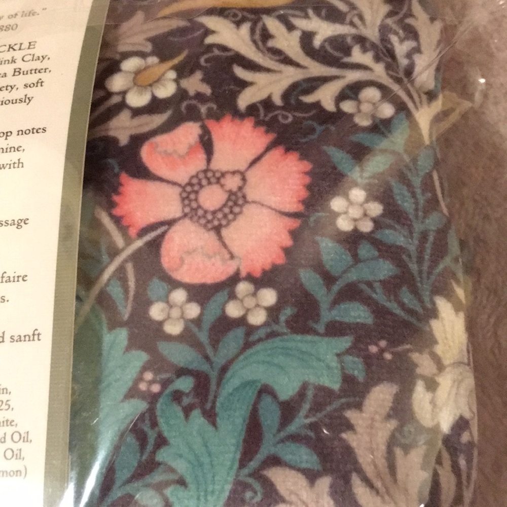 Morris & Co Shea Hand Creams and cosmetic bag NWT - Picture 8 of 8